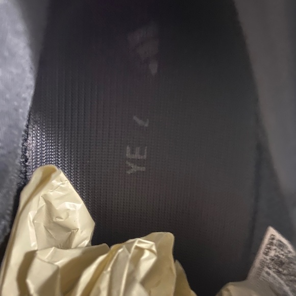 yeezy v2 - Picture 4 of 8